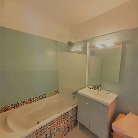 3 Pieces 62m2 Balcon Vue Acces Piscine Tennis Hyères